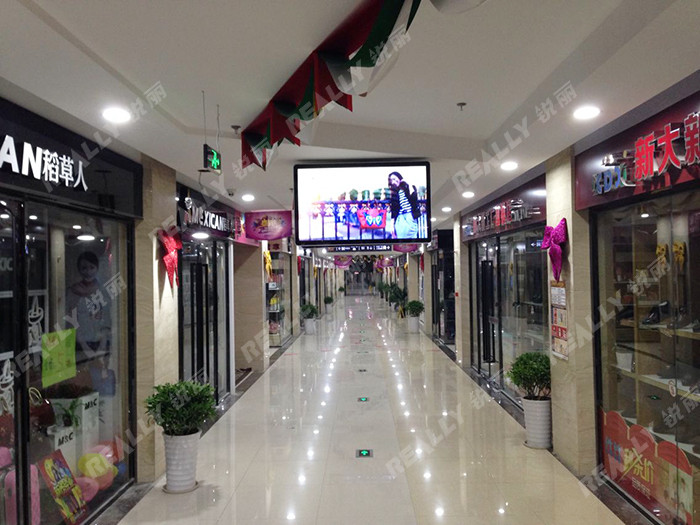 商场大屏幕.jpg