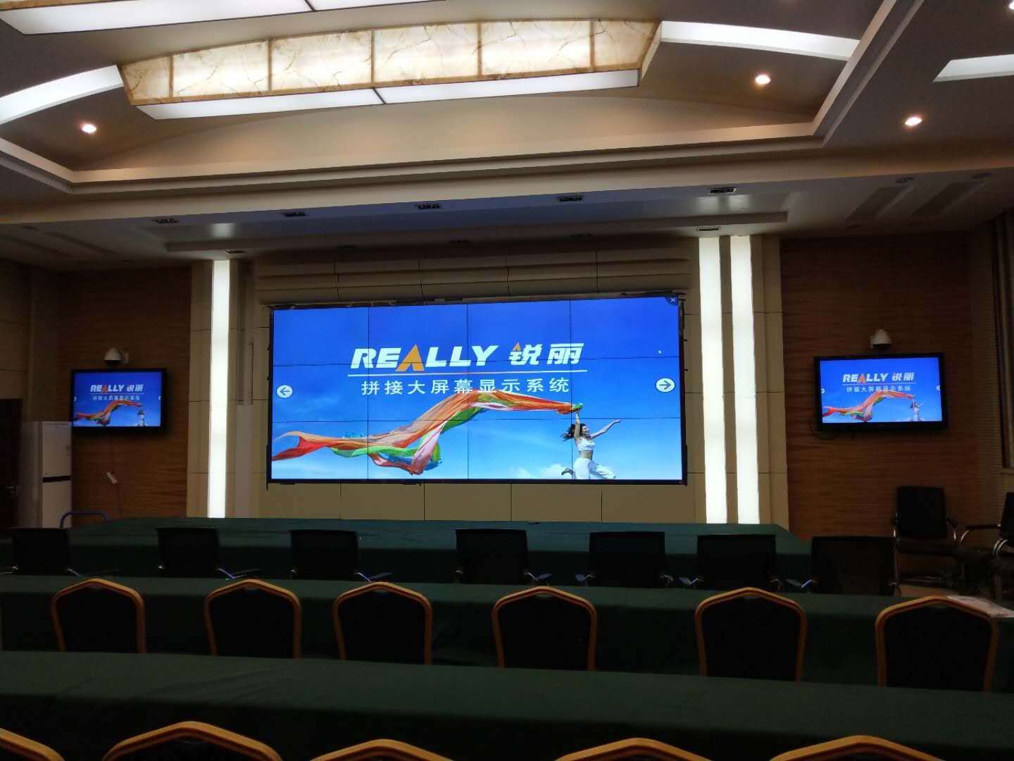 登封某单位会议室 液晶拼接屏.jpg