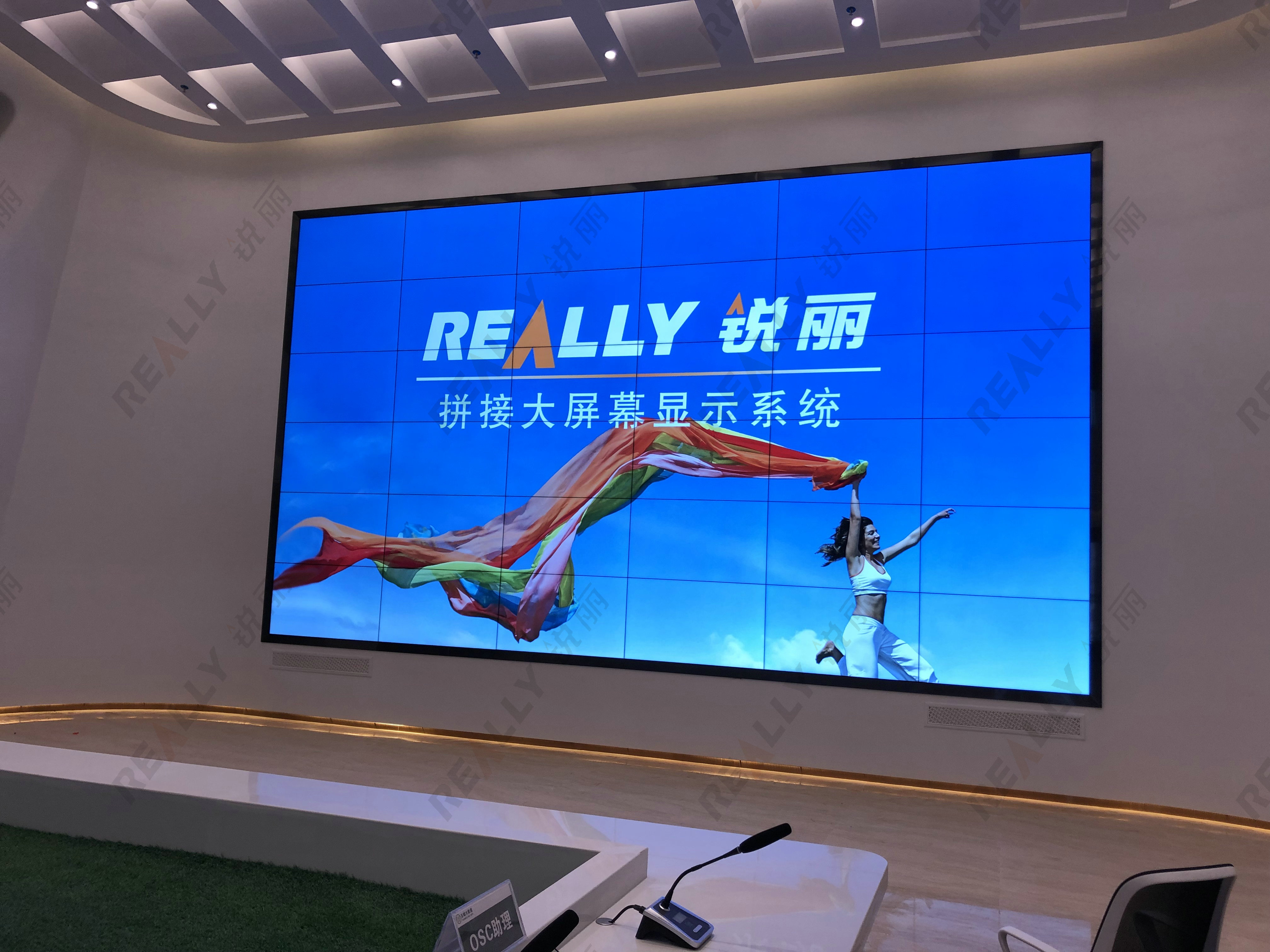 55寸液晶拼接屏.jpg