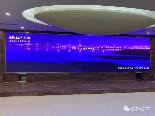 小间距LED显示屏